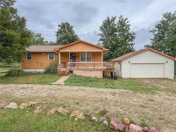 2010 Sportsman Rd, Trenton, MO 64683