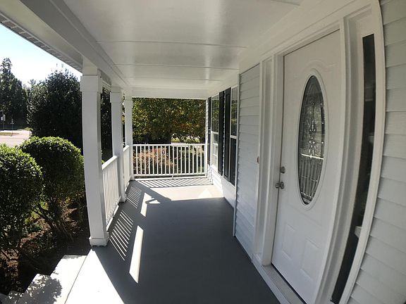 4th image of 20961 Hollyberry Ct