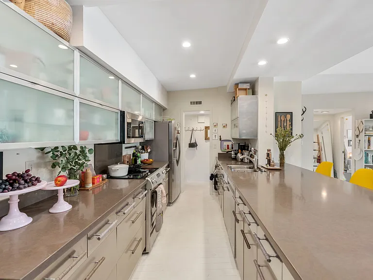 7250 Franklin Ave #903 — Photo 9