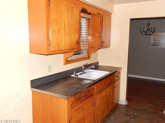 4th image of 15218 Steinway Blvd