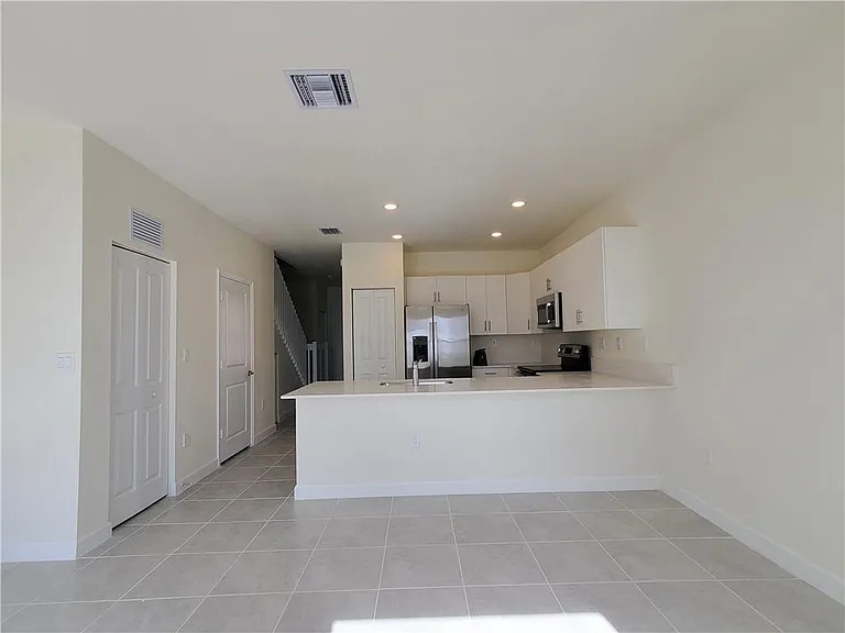3216 W 114th Ter — Photo 5