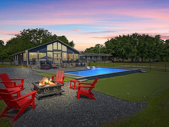 2nd image of 1317 Lakeview Dr