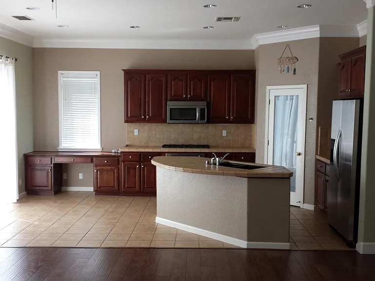 690 Bodeson Ct — Photo 7