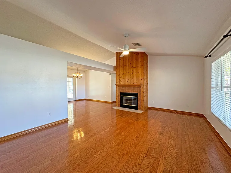 495 11th Ct — Photo 3