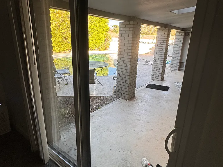 1054 E Fairmont Dr — Photo 15