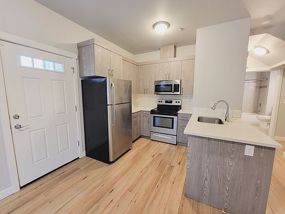 5th image of 424 NE Stafford St APT A1