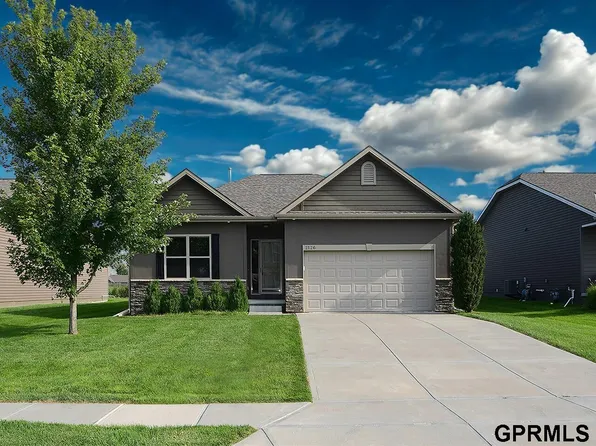 2126 Skyhawk Ave, Papillion, NE 68133