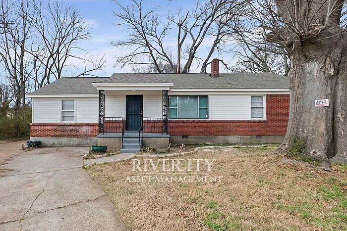 3 bed, 2.0 bath, 1732 sqft, $1,395 — Photo 1