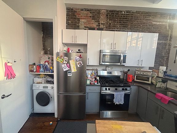 4th image of 387 Quincy St APT 3