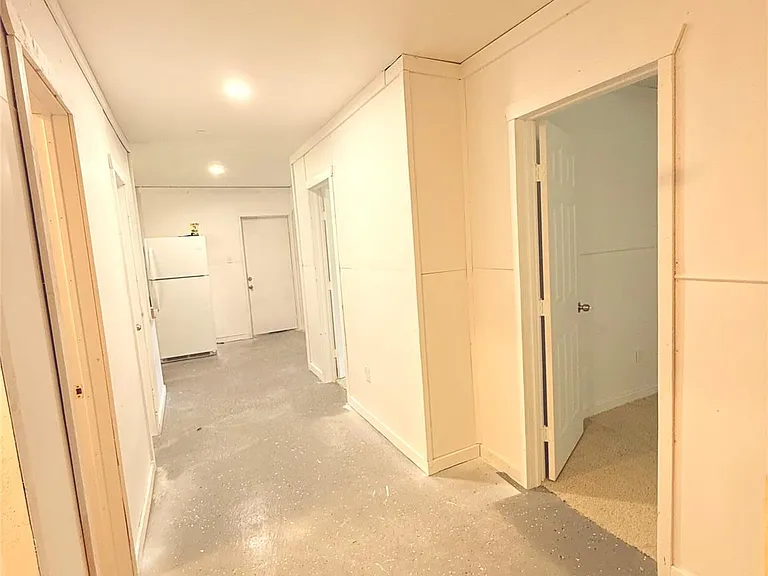 315 E Florida Ave — Photo 14