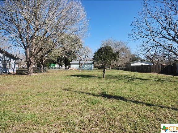 4th image of 721 S Pecan St