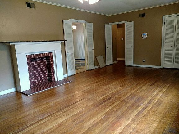 2nd image of 906 Gladney St