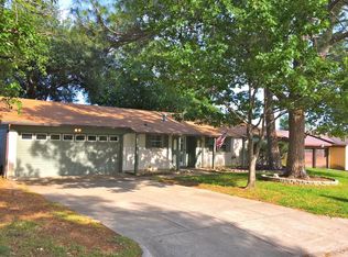 1120 Greendale Dr, Bedford, TX 76022