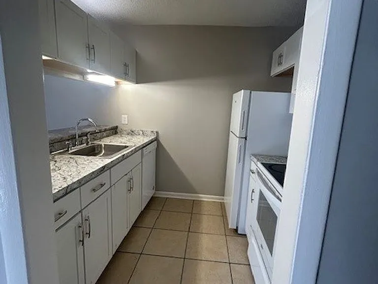 9505 University Terrace Dr #D — Photo 8