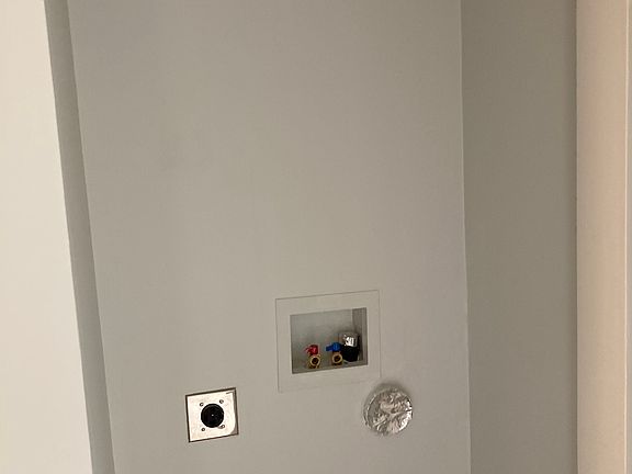 5th image of 1059 E Long St APT 7