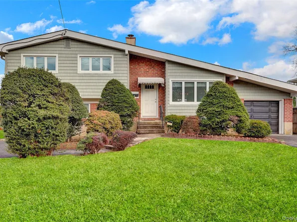 213 W 24th Street, Deer Park, NY 11729