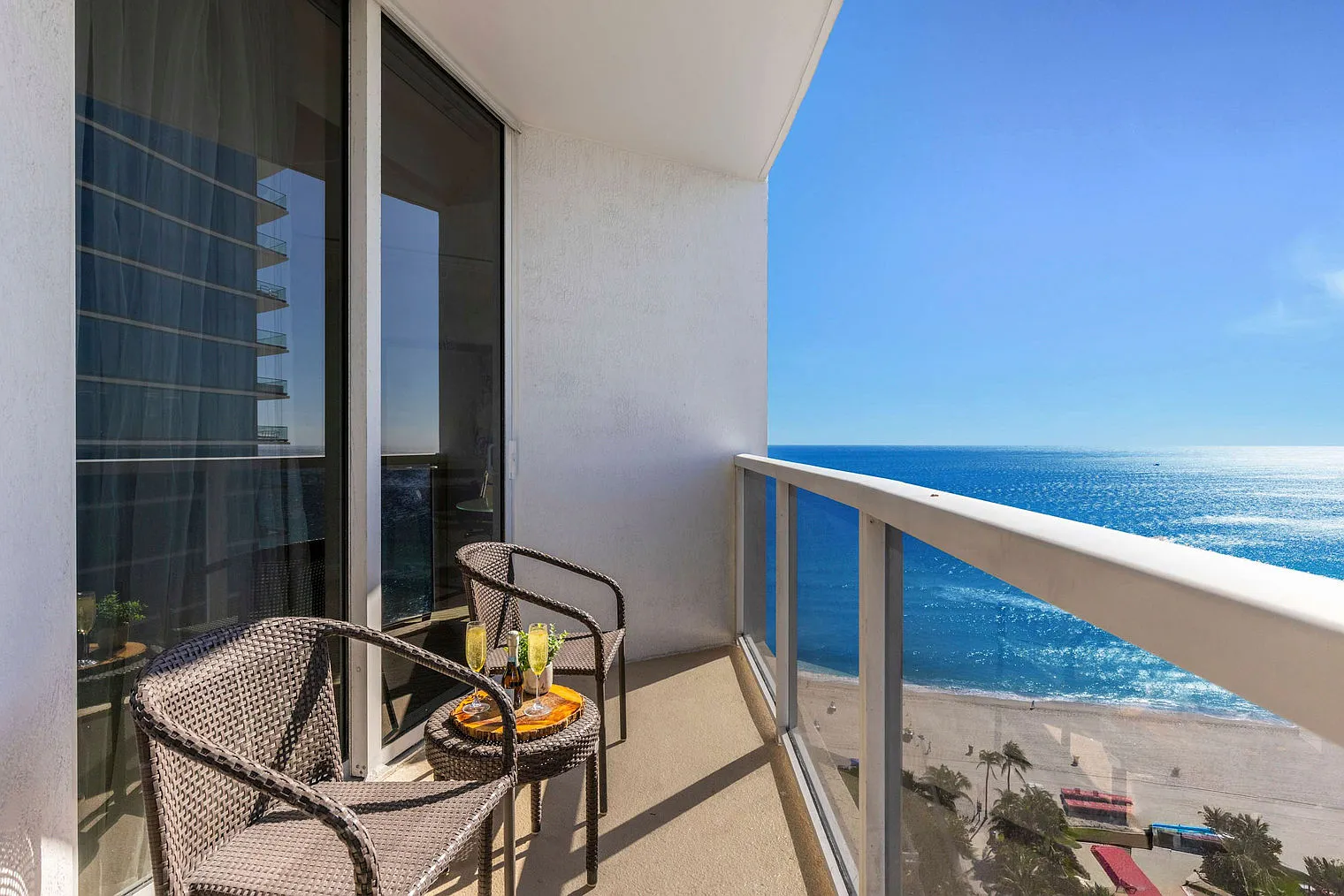 1 bed, 1.0 bath, 1065 sqft, $5,329 — Photo 4