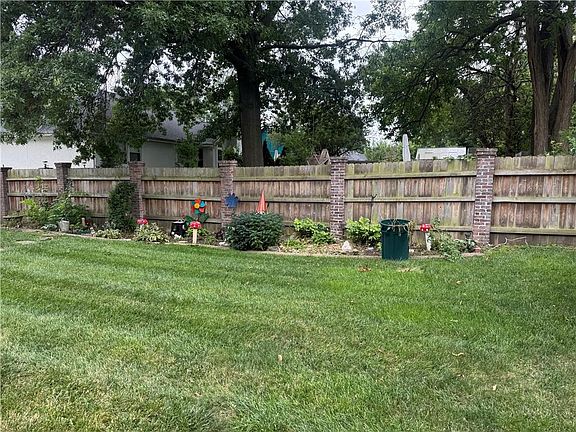 4th image of 304 SE Colony Dr