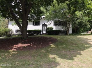 2263 Sweetbrier Rd, Niskayuna, NY 12309