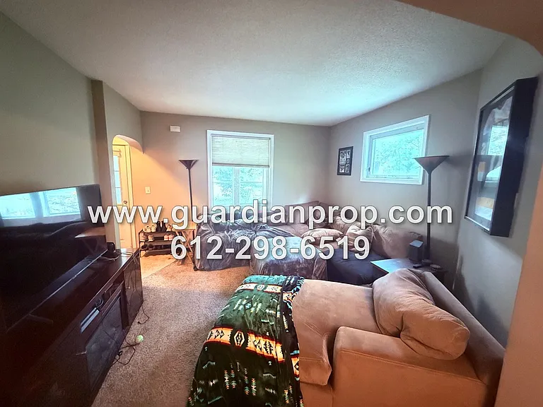 1716 Hewitt Ave — Photo 7