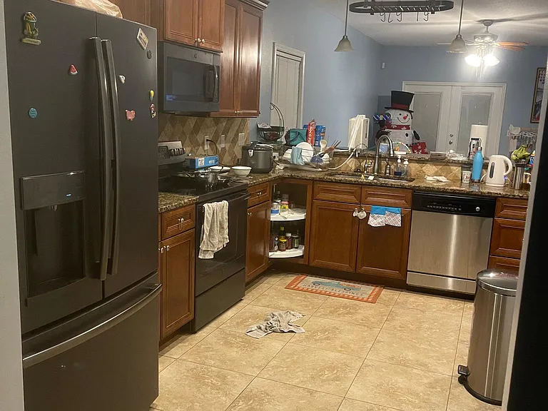 702 Hazel Dr — Photo 5