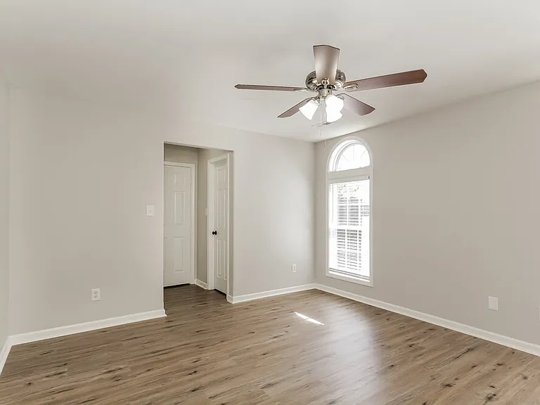 1422 Majestic Meadow Dr — Photo 11