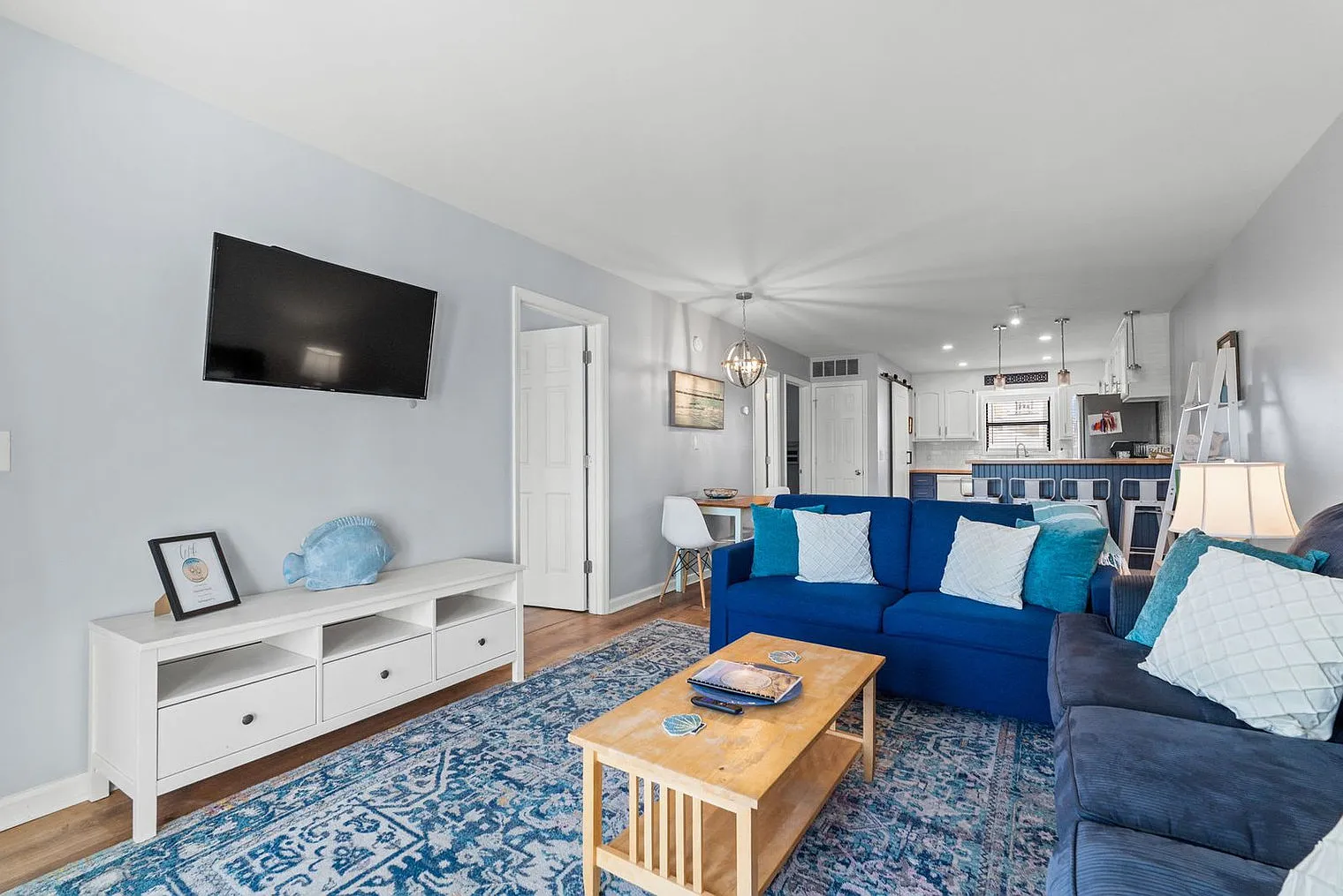 2 bed, 2.0 bath, 861 sqft, $4,703 — Photo 1