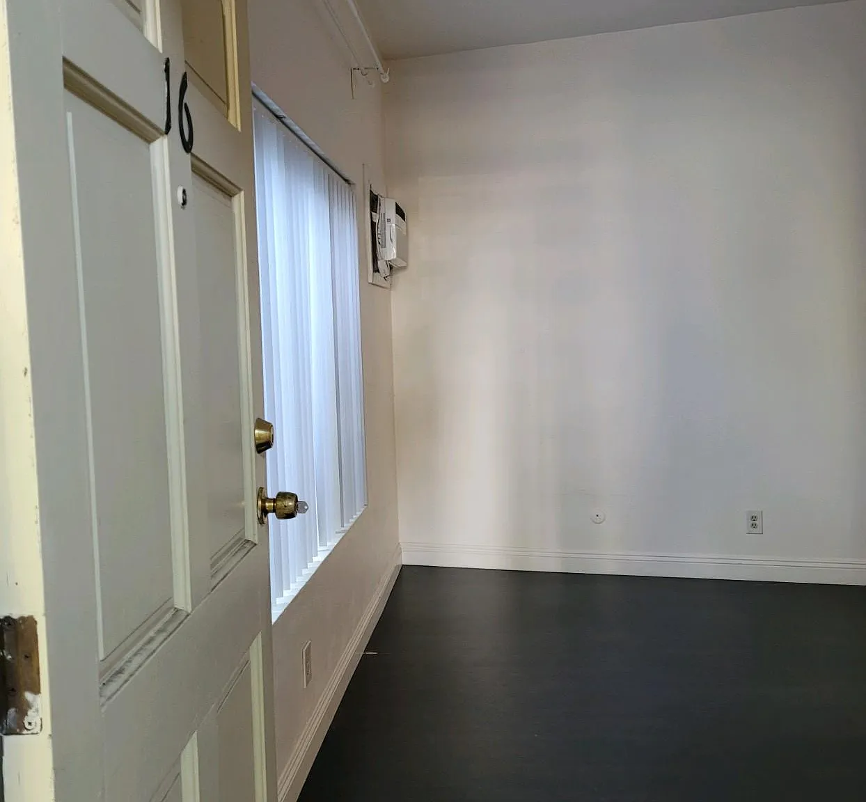Studio, 350 sqft, $1,750 — Photo 3