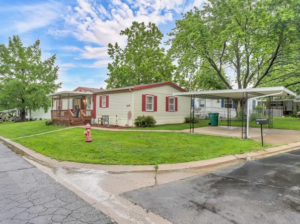 208 SE 48th St, Topeka, KS 66609