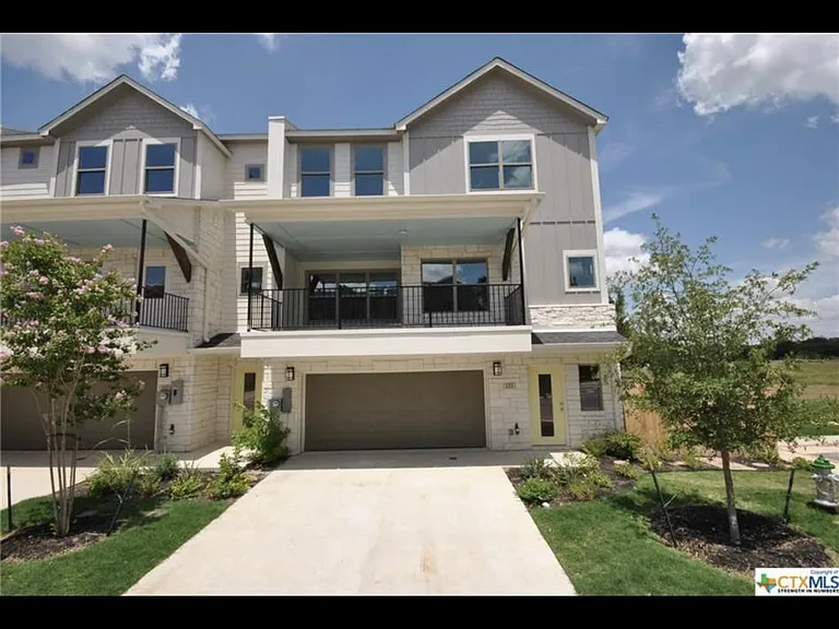 221 Birch Oak Ln — Photo 2