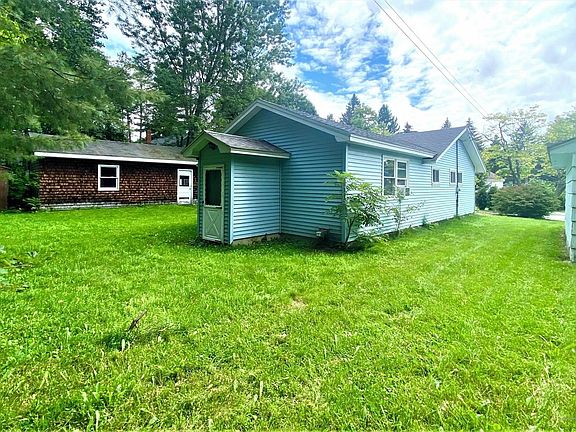 4th image of 5 Mainewood Ave