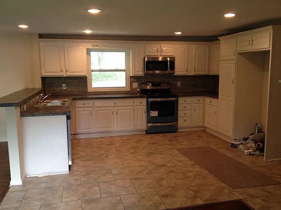 3rd image of 213 E 110th St