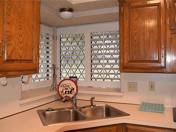 5th image of 715 Oriole Ln