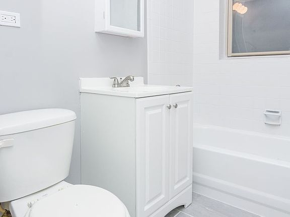 5th image of 7130 S Jeffery Blvd #720