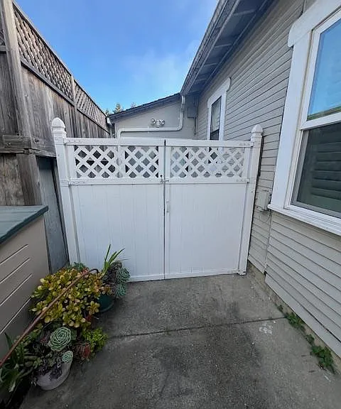 Crystal St — Photo 2