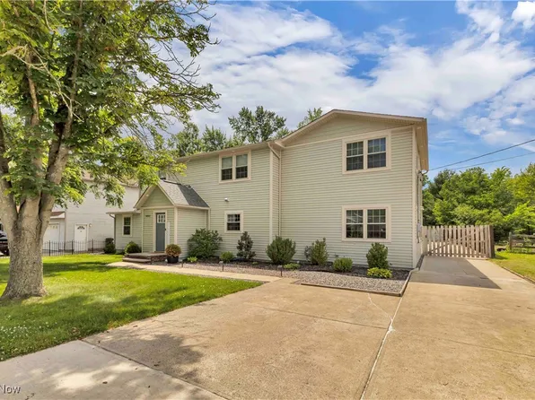 9892 Valleyview Dr, Columbia Station, OH 44028
