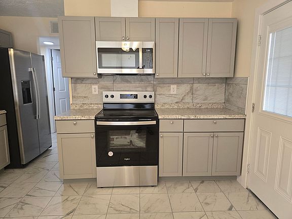 4th image of 2927 Yosemite Dr