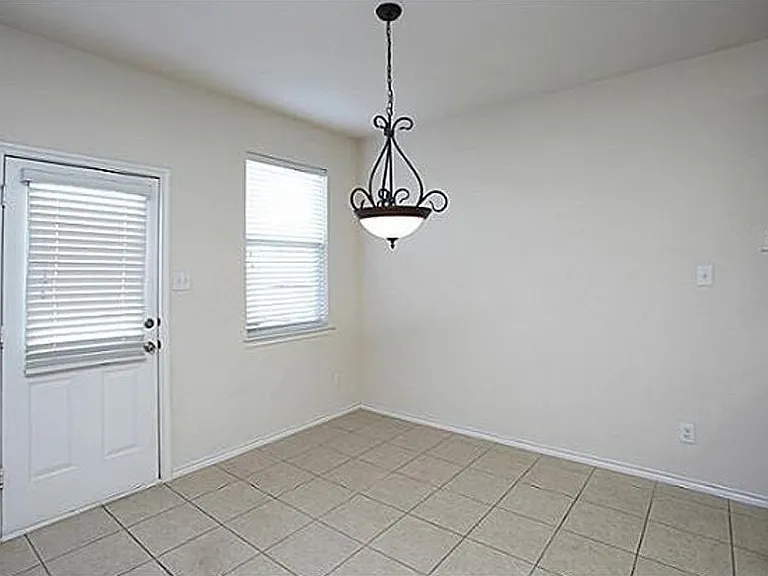 1407 Hazelwood Dr — Photo 11