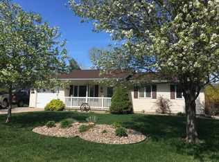 904 Glenwood Ave, Hastings, NE 68901