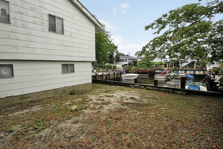 2nd image of 11 E 1st St