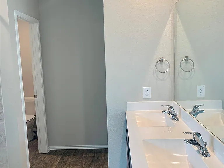 4227 Isoletta Ct — Photo 10
