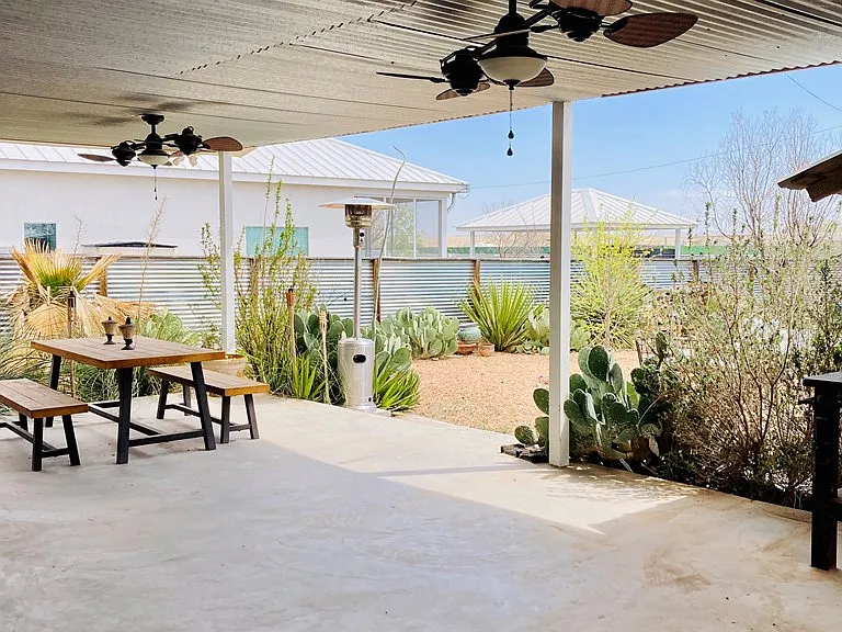 104 E Waco St — Photo 19