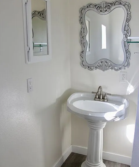 1239 S Hudson Ave — Photo 13