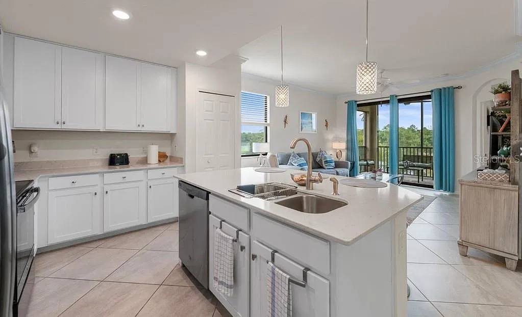 3 bed, 2.0 bath, 1286 sqft, $2,850 — Photo 3
