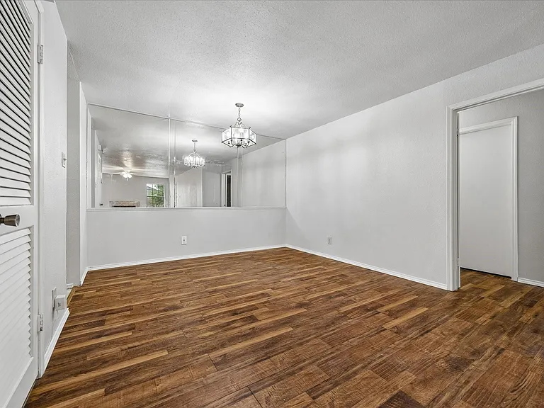 9700 Leawood Blvd #702 — Photo 2
