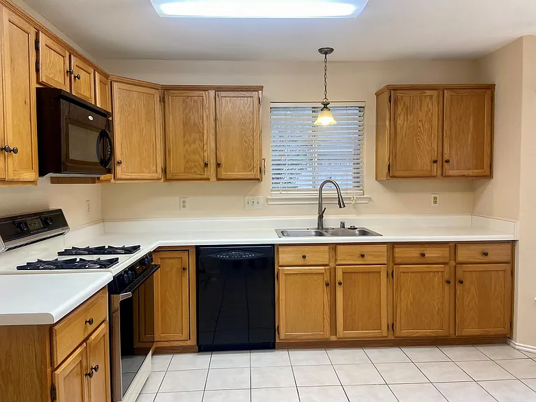 1411 Rivercrest Blvd — Photo 4