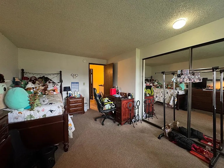 2111 Knox Ave #7 — Photo 17