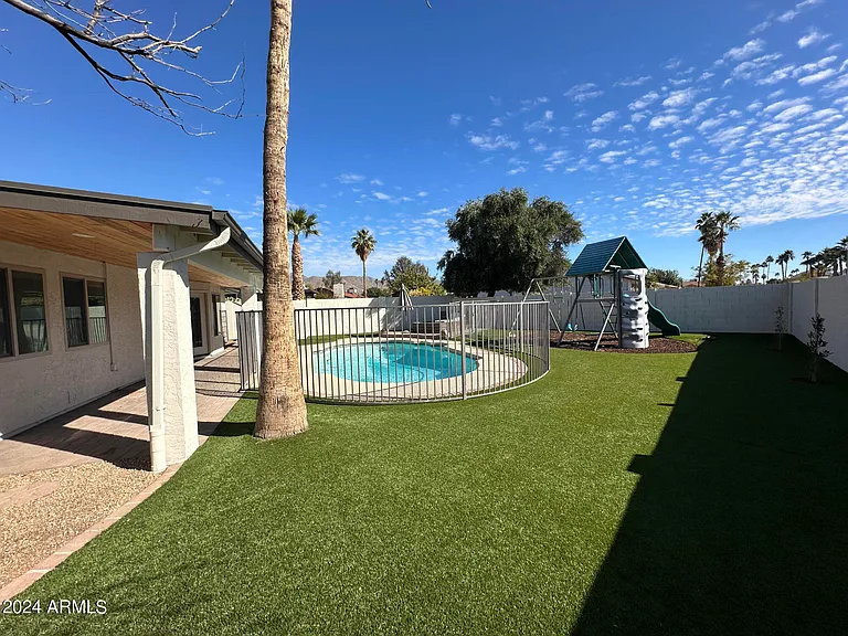 10645 E Mercer Ln — Photo 17