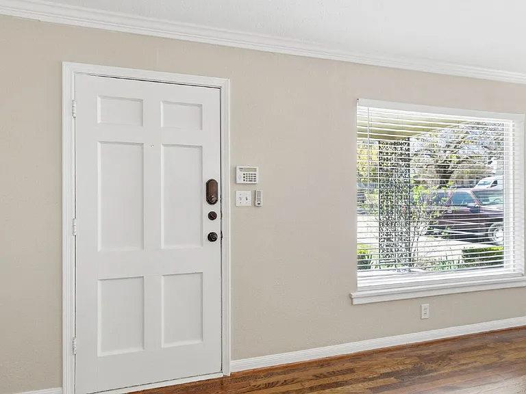 4108 Locke Ave — Photo 6