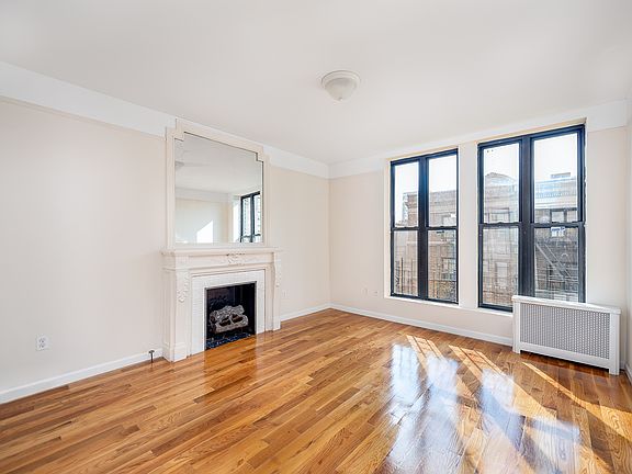 2nd image of 812 W 181st St APT 52A